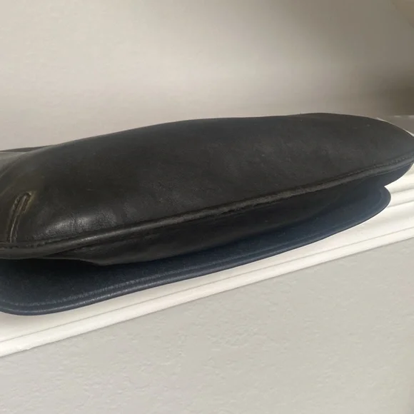 COACH #9134 Vintage Black Leather Large
Flap Crossbody Shoulder Saddle Bag. - Picture 6 of 9